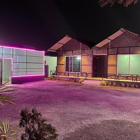 The Black Leaf Hotel Rāipur Esterno foto