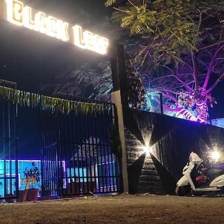 The Black Leaf Hotel Rāipur Esterno foto