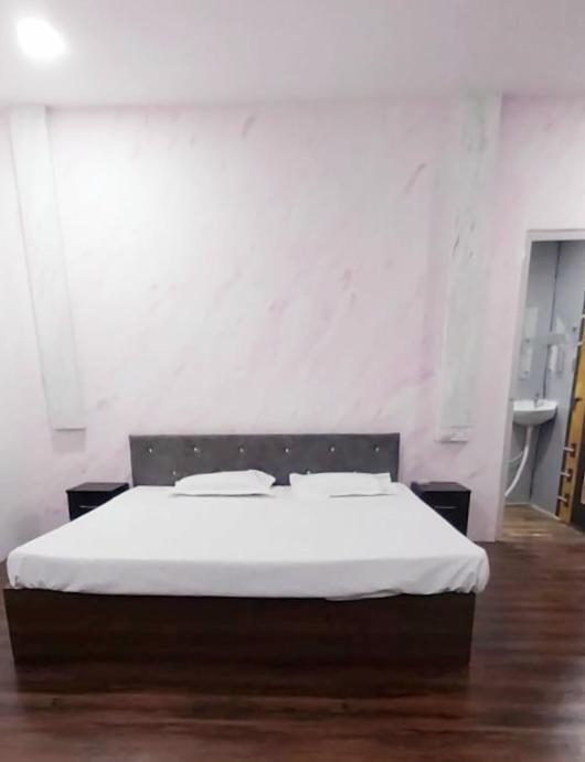 The Black Leaf Hotel Rāipur Esterno foto
