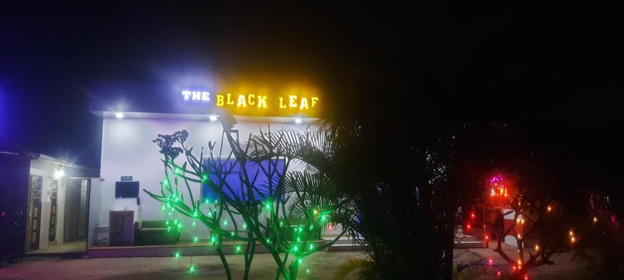 The Black Leaf Hotel Rāipur Esterno foto
