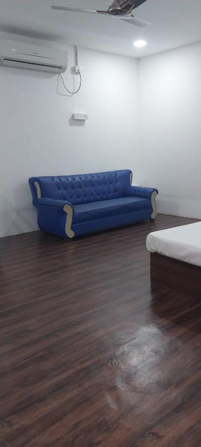 The Black Leaf Hotel Rāipur Esterno foto