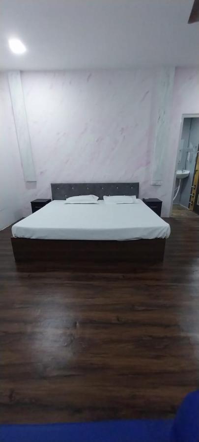 The Black Leaf Hotel Rāipur Esterno foto