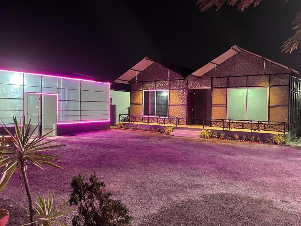 The Black Leaf Hotel Rāipur Esterno foto
