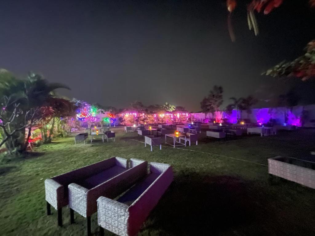 The Black Leaf Hotel Rāipur Esterno foto