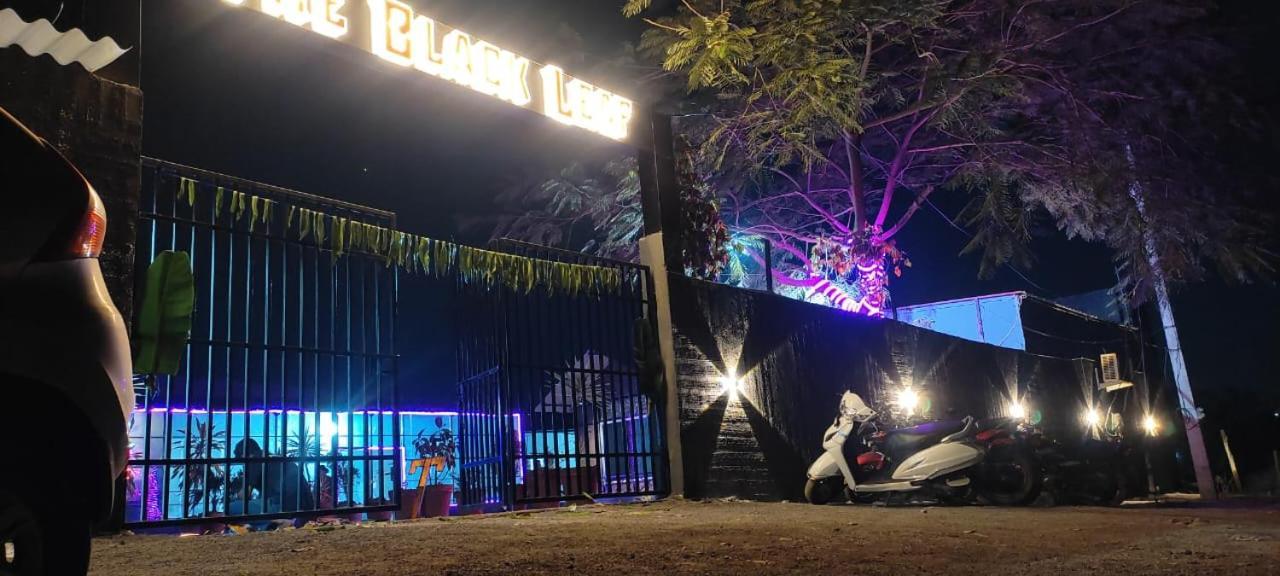 The Black Leaf Hotel Rāipur Esterno foto
